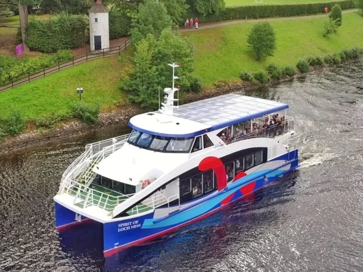 Cruise Loch Ness