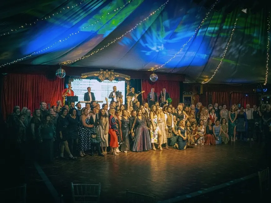 Int Ceilidh Large Group Photo