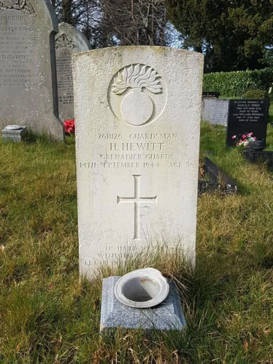 Harry Hewitt's Grave
