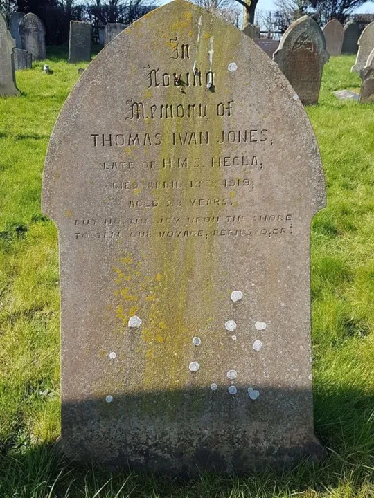 Thomas Ivan Jones' Grave