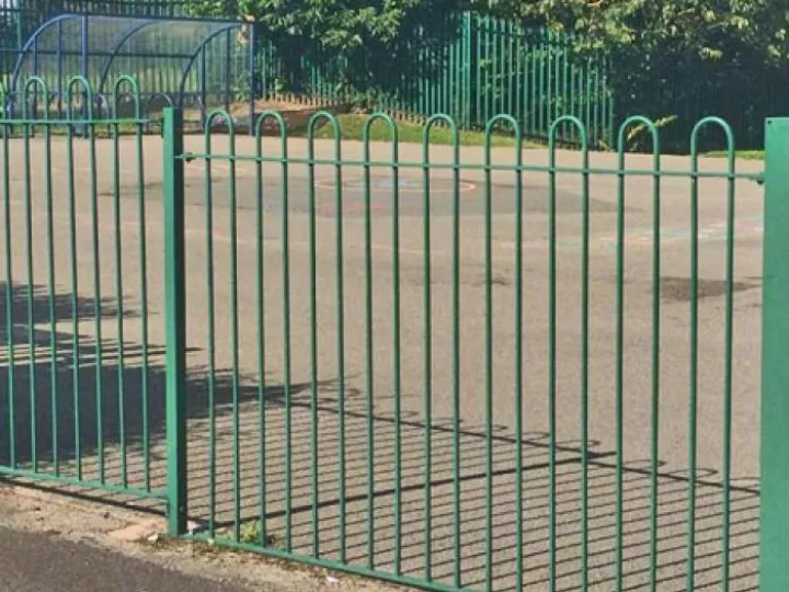 Bow-Top-Railings