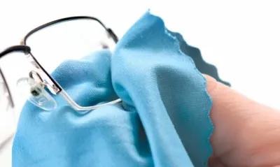 Cleaning spectacle frames