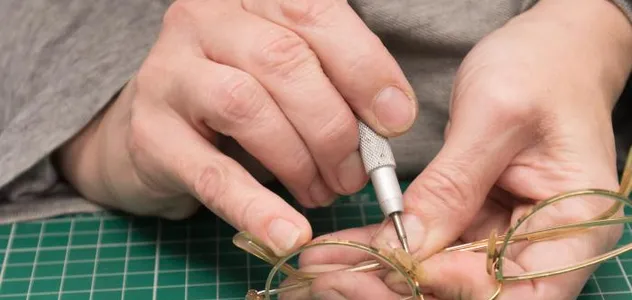 Inspecting broken spectacles