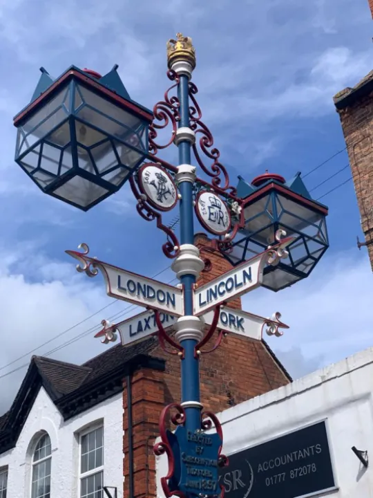 24 May &ndash; Signpost to Lincoln