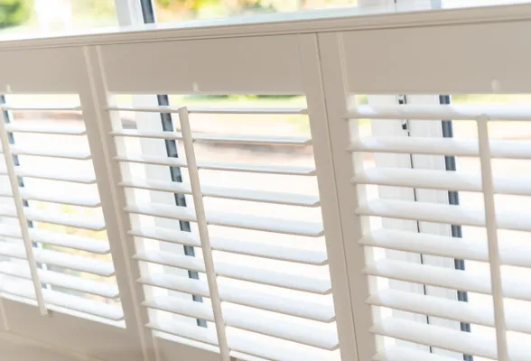 Shutter blind in white