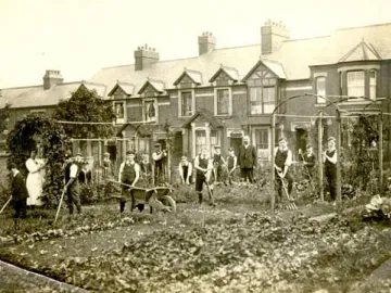 Grow Your Own WW1 7940-01-Murray-School-War-garden1