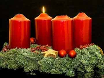 advent-wreath-1 lit