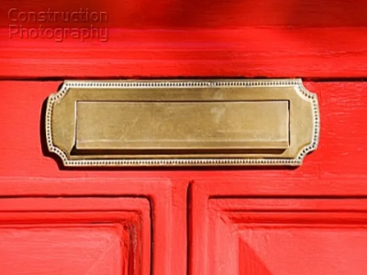 Letter_box_in_red_door