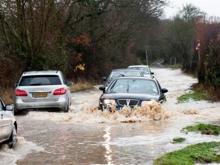 flood-splash_2436870b