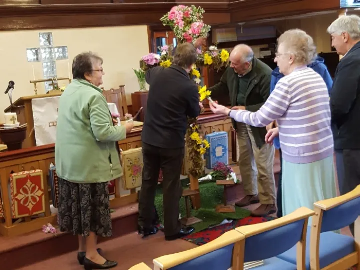 Easter 2016 – Dressing the Cross