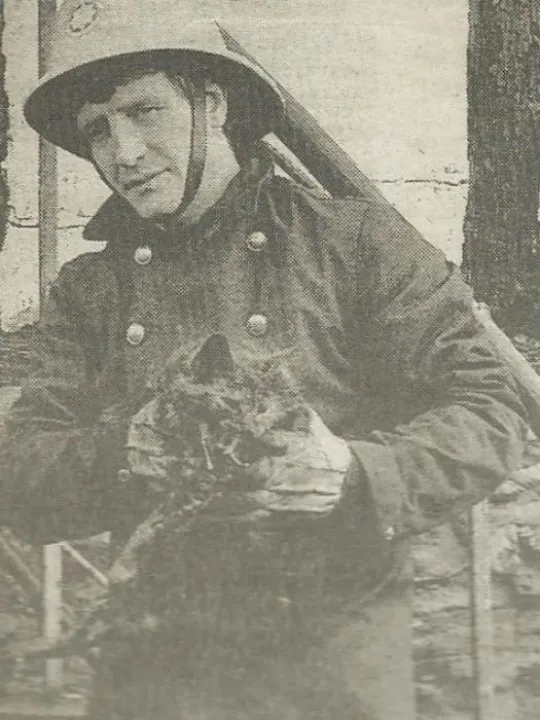 Scan_20170414 firemen with rescued cat