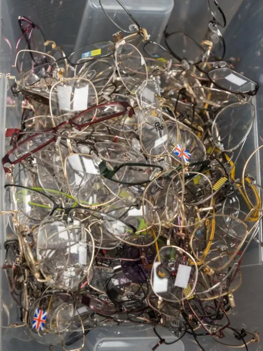 Spare parts for broken glasses