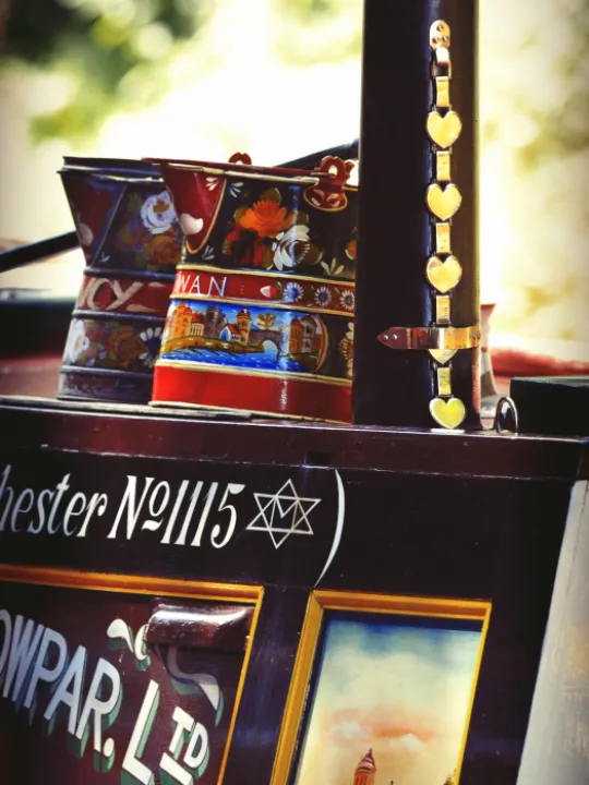 AUDLEM CHIMNEY PAINTED BUCKETS foto mark welton 6923