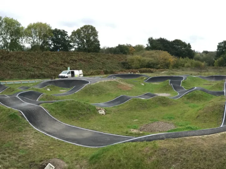 Fleet pump track jumps