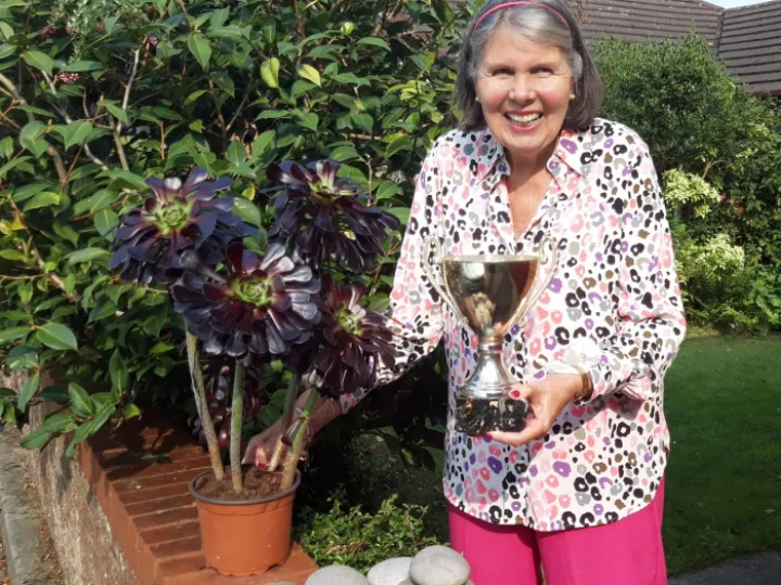 Hazel Hildreth With Her Aeoniu