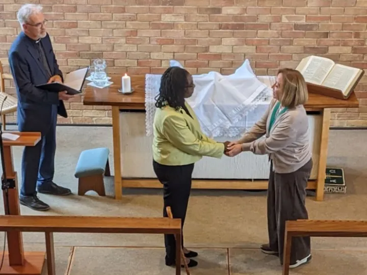 Revd Georgina welcomed by the Deputy Mayor of Abingdon, Councillor Rawda Jehanli