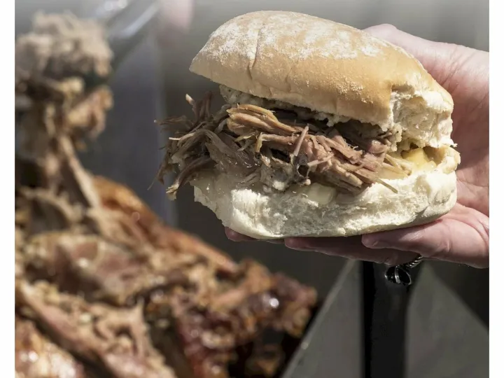 The Travelling Pig – Hog Roast