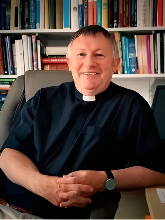 Rev Bruce Thompson