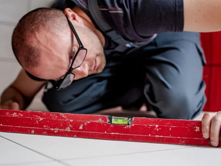 Building, tiler, ceramic, tiles, terracotta, tarakot, professional, spirit level, employee, builder, worker, repair, operator, security, business, body, man, factory, helmet, surveyor, people, foreman, mechanics, male, tools, work, the production of, the