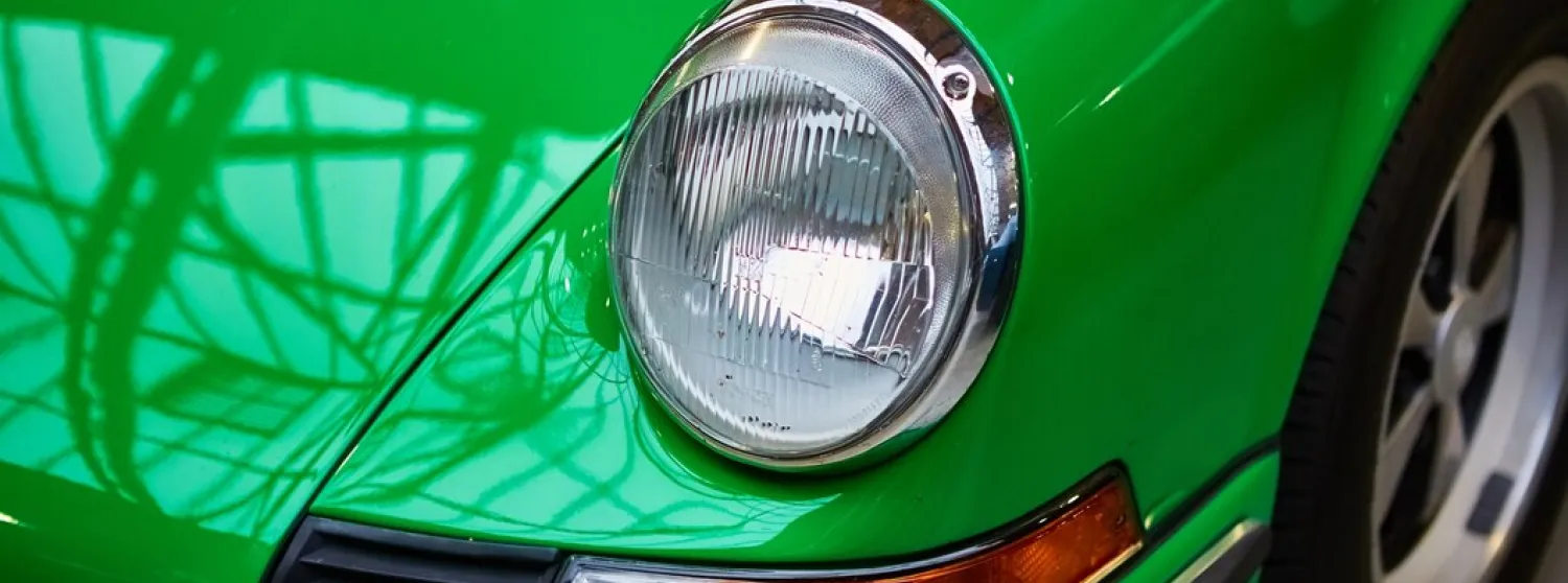 detail-classic-car-closeup-headlight_355018-237