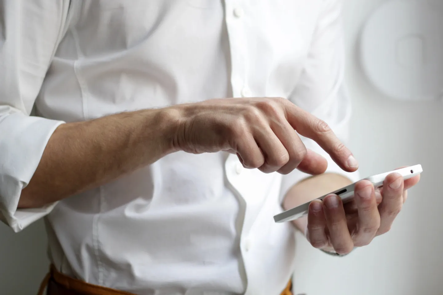 Using a smartphone to control curtains and blinds