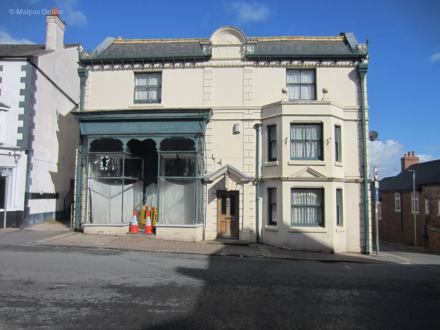 Pet Shop & Holly House