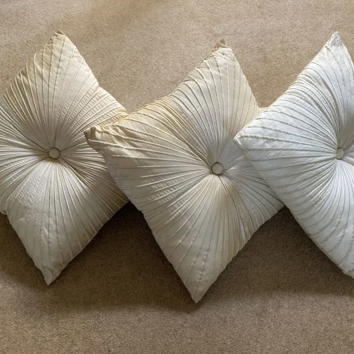 Sateen cushions &ndash; Items for sale