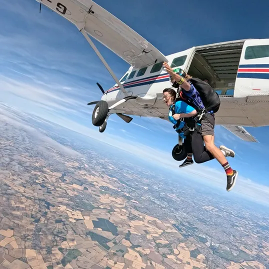Lucy Sky Dive 2