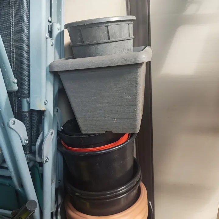 Free Pots for indoor/ outdoor use – Items free to a good home!