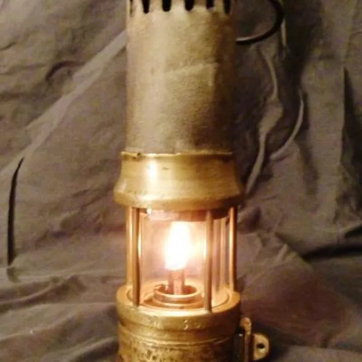 Minnie Pit Lamp Lit