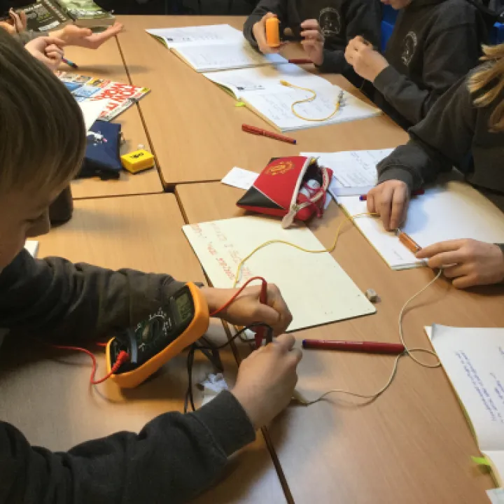 Measuring voltage