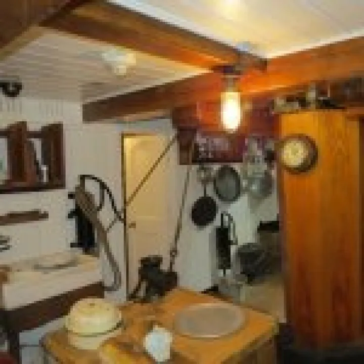 RRS Discovery jpg12