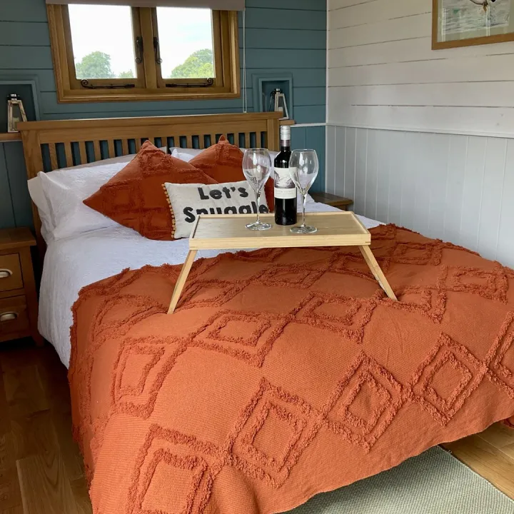 Peplo Bed