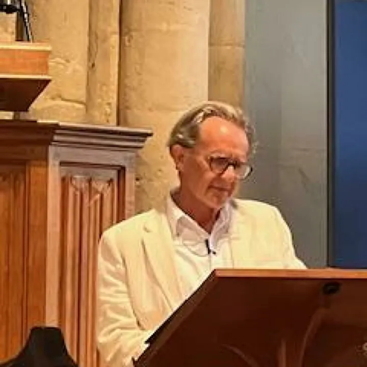 Anton Lesser