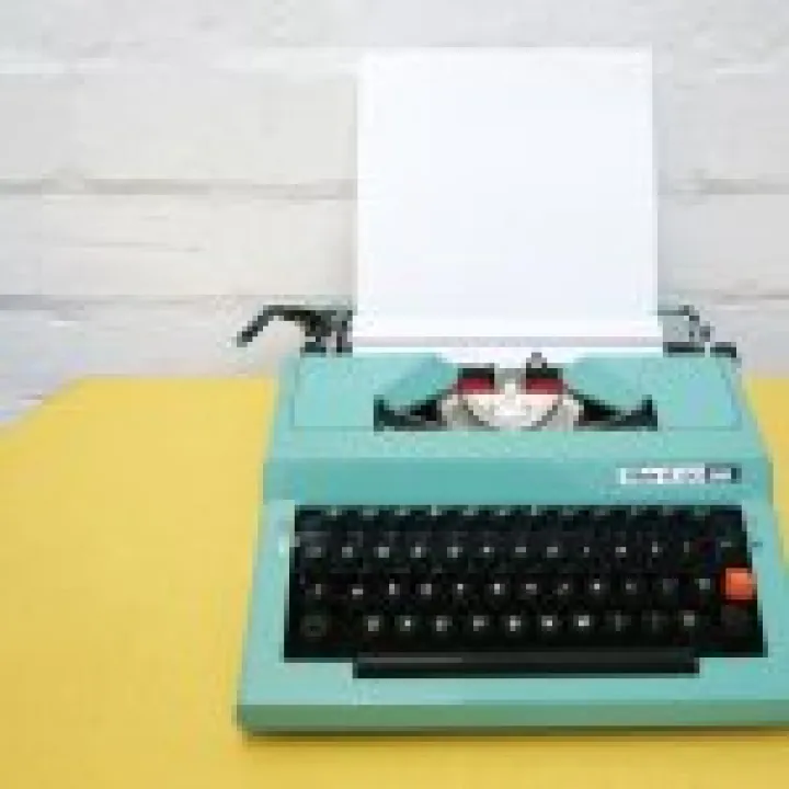 Vintage Actually – maritsa typewriter