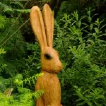 Sculpture in Garden 04