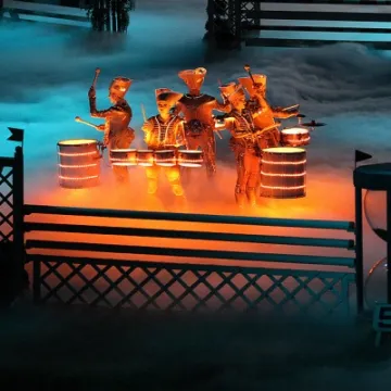 Drummers In Cloud Liv Int Horse Show 1401 lo