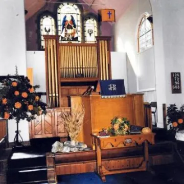 Epping URC: Interior of the Old Church