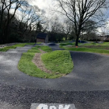 Battle pump track with logo