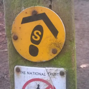 Sandstone trail way sign