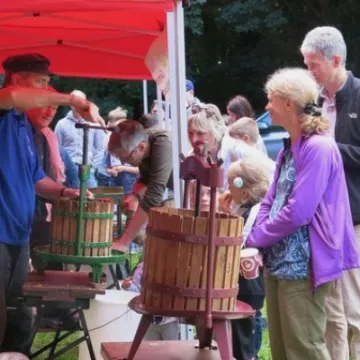 Apple Pressing – A pressing engagement