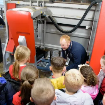 Wrenbury-pupils-robotic-milking-parlour-with-Ed-Parrish-Farm-Manager-1030x688