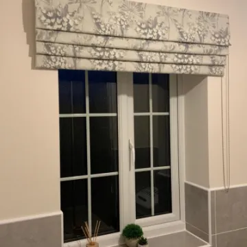 Bathroom roman
