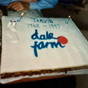 Dale Farm Tarvin Closure Cake