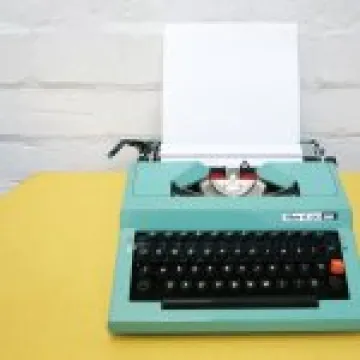 Vintage Actually &ndash; maritsa typewriter