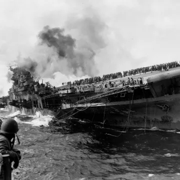 Fluzeugtraeger, capsize, bombing, attack, go under, sink, world war, uss franklin, ww2, ww ii, black-and-white, world war, ww2, ww2, ww2, ww2, ww2