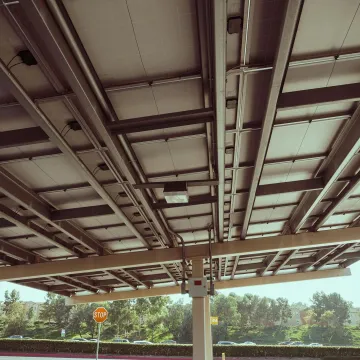 View of a metal roofing structure with reinforceme