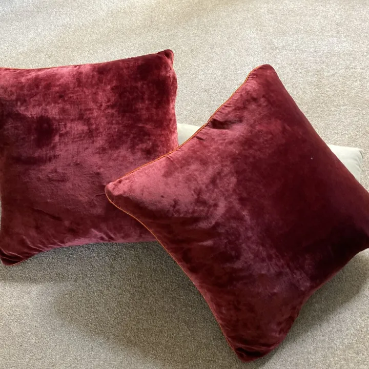 Pair of Vintage Velvet Cushion &ndash; Items for sale