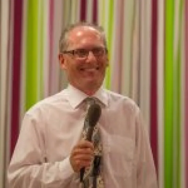 Compère Gary (with what?)