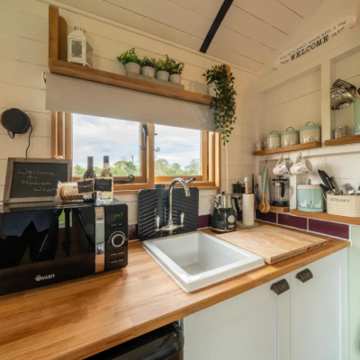 Overwater Luxury Glamping Hodnet Interior 12